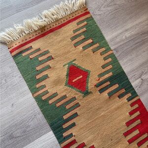 Turkish kilim rug runner Tan Red Green 100% Wool Excellent Condition